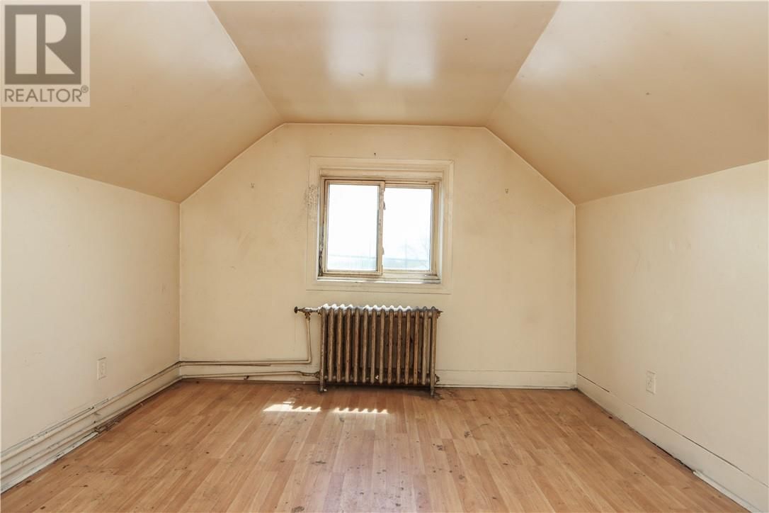 452 DUPONT STREET Image 31