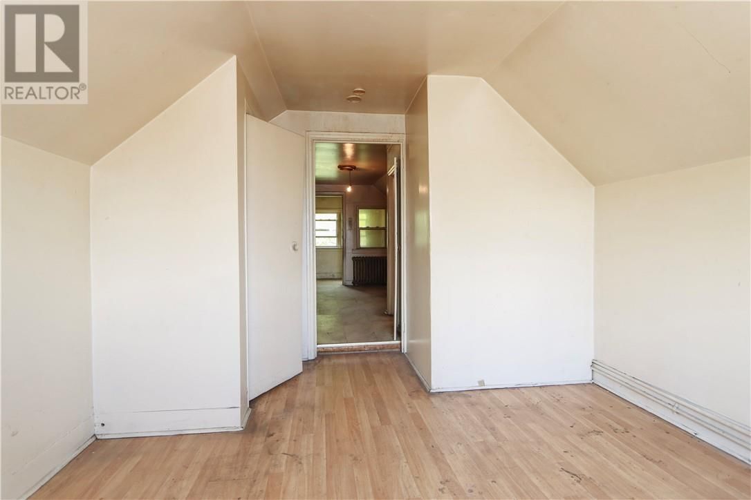 452 DUPONT STREET Image 32
