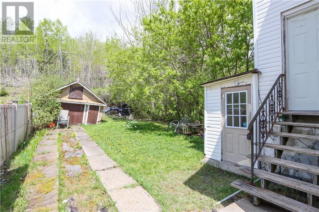 452 DUPONT STREET Image 33