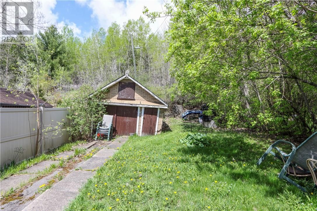 452 DUPONT STREET Image 34
