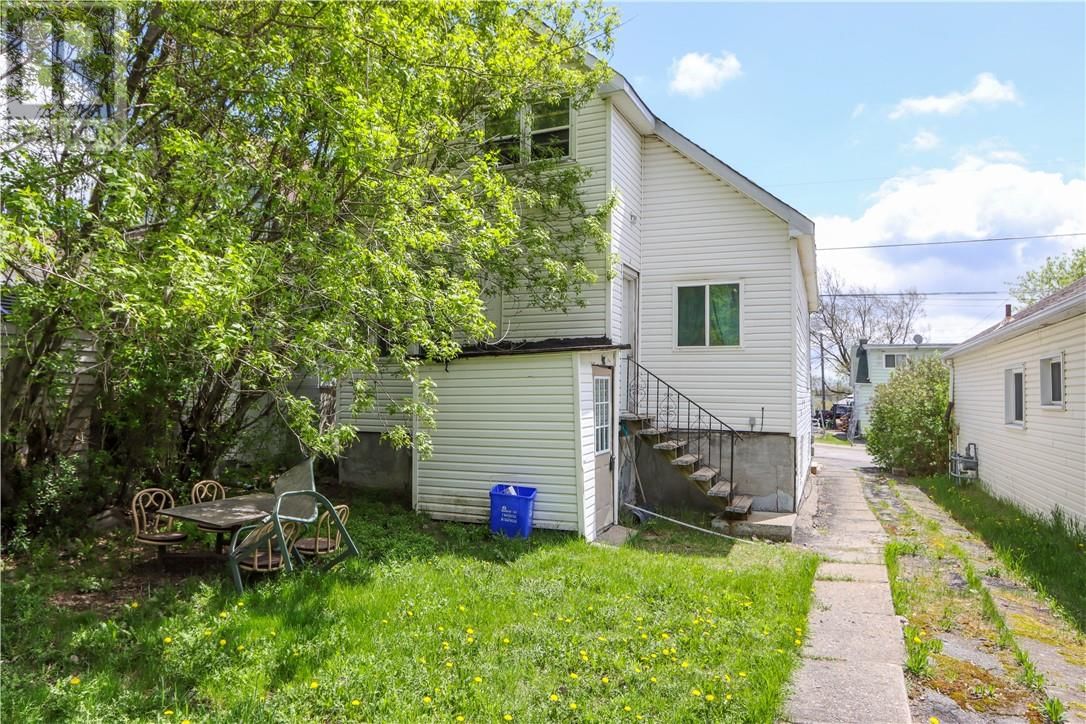 452 DUPONT STREET Image 35