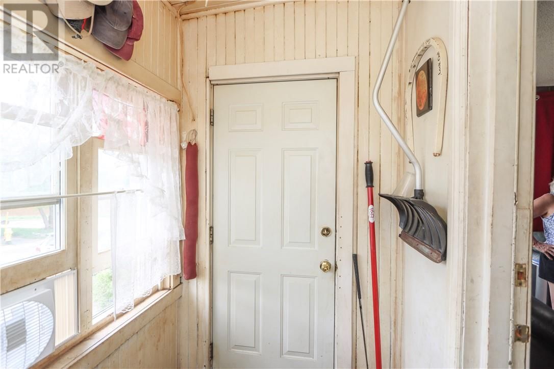 452 DUPONT STREET Image 4