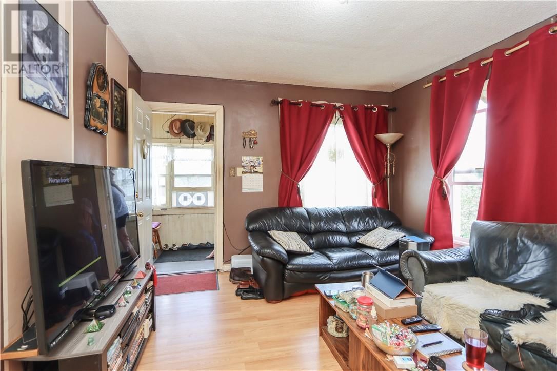 452 DUPONT STREET Image 6