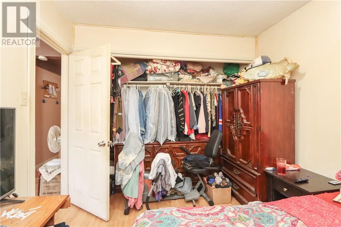 452 DUPONT STREET Image 8