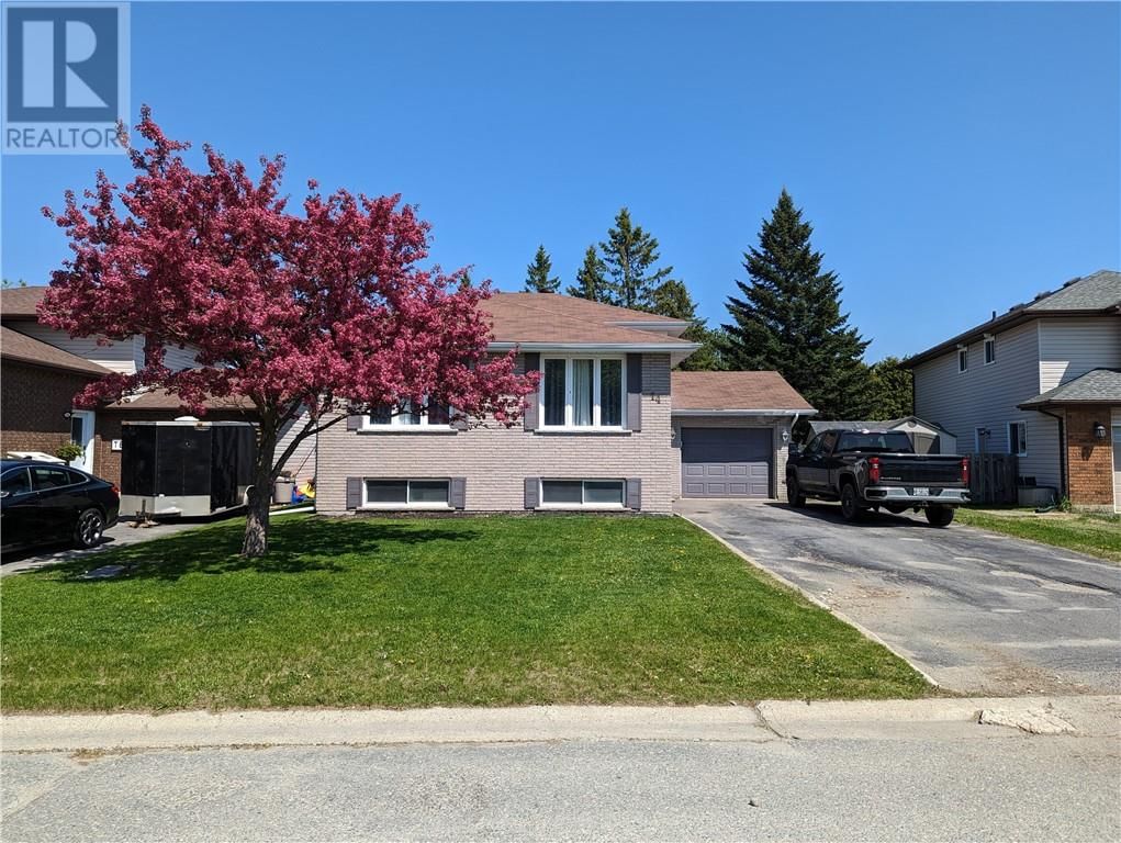 14 CHANTAL CRESCENT Image 1