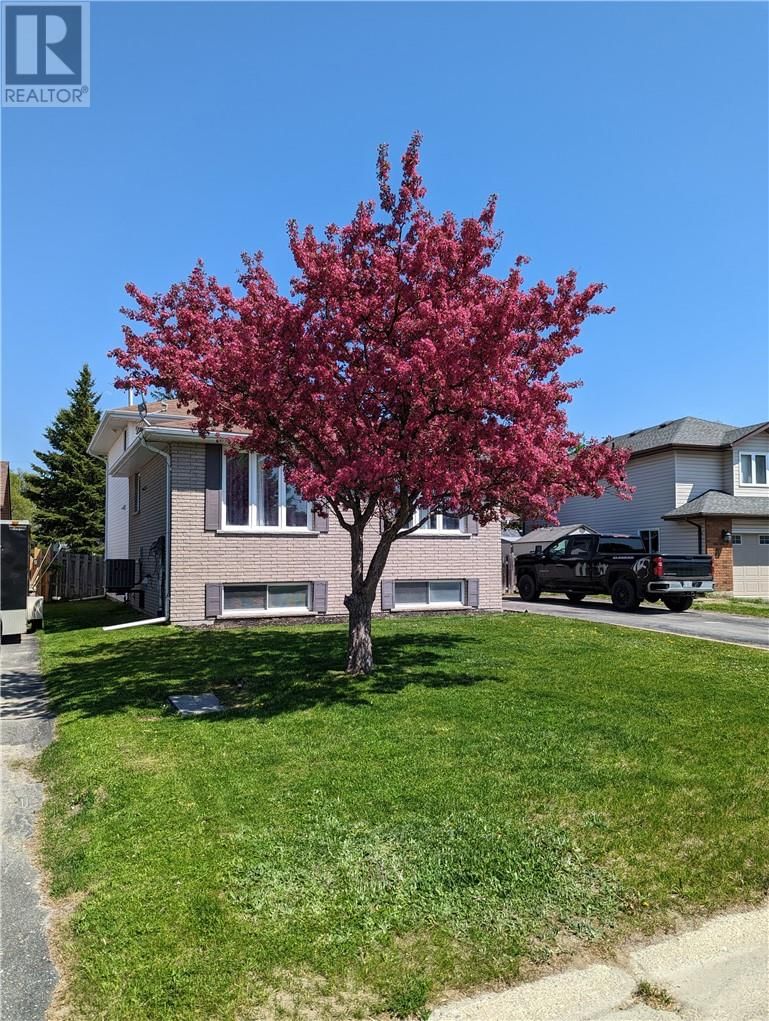14 CHANTAL CRESCENT Image 10