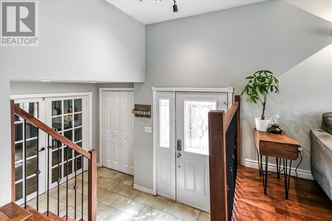 14 CHANTAL CRESCENT Image 12