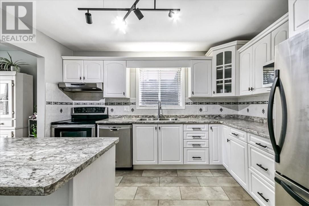 14 CHANTAL CRESCENT Image 14
