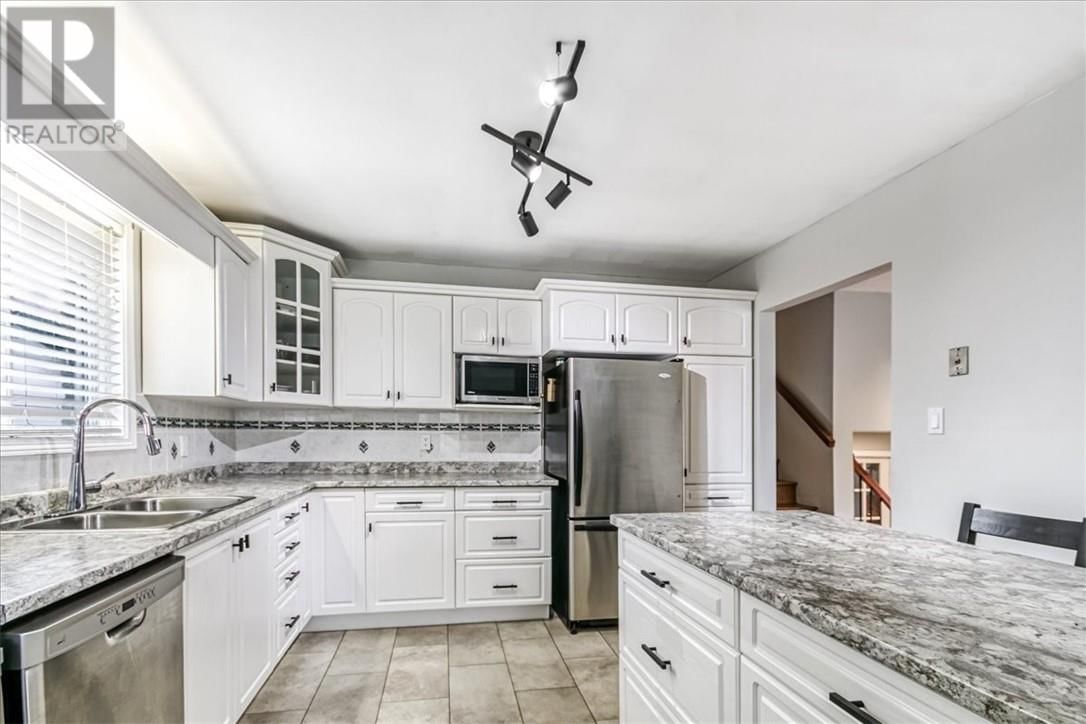 14 CHANTAL CRESCENT Image 15