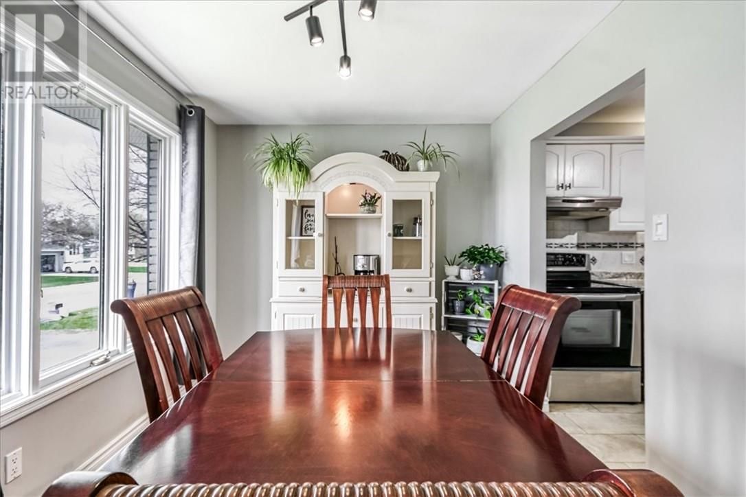 14 CHANTAL CRESCENT Image 18