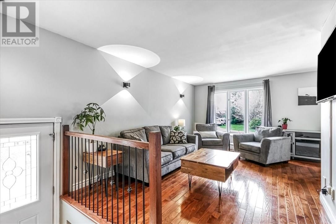 14 CHANTAL CRESCENT Image 19