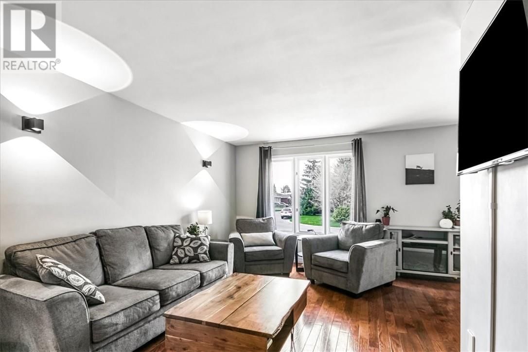 14 CHANTAL CRESCENT Image 20
