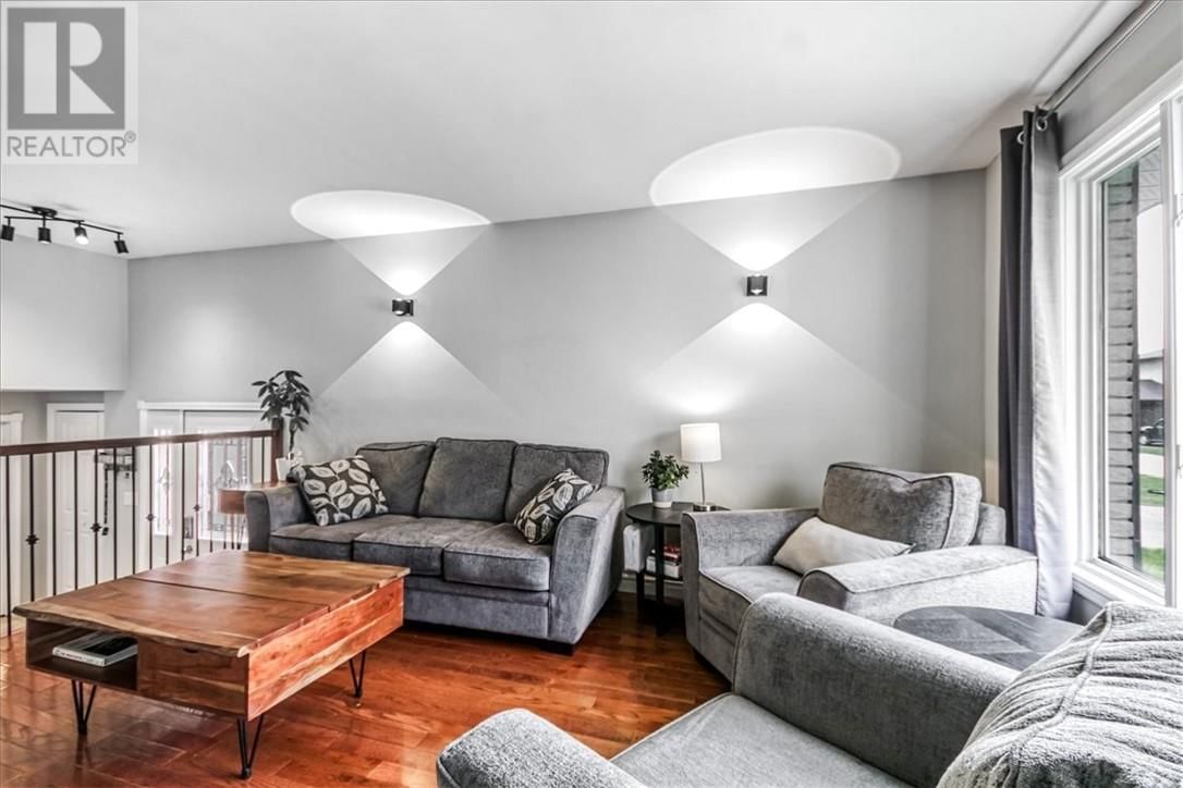 14 CHANTAL CRESCENT Image 21