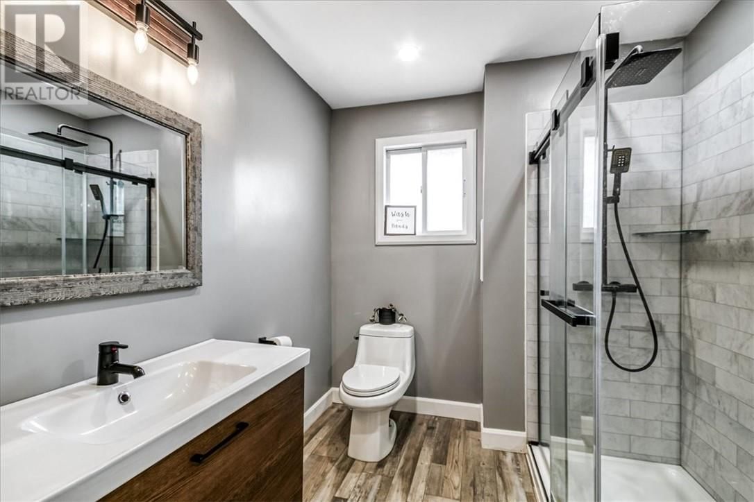 14 CHANTAL CRESCENT Image 24
