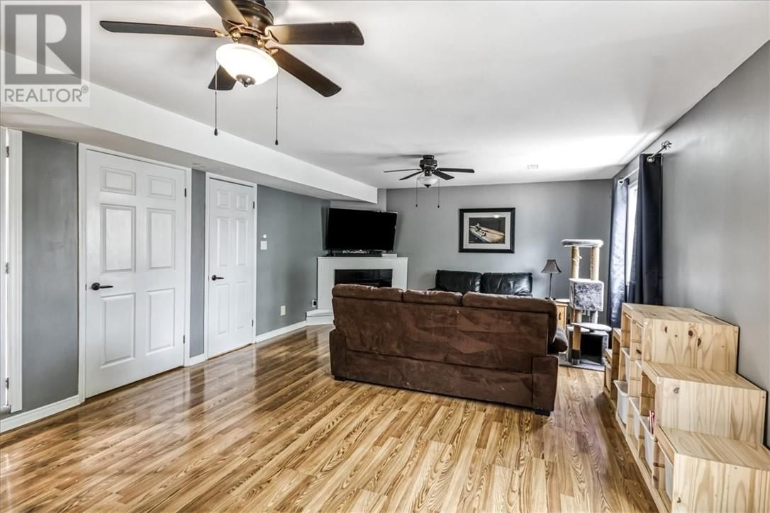 14 CHANTAL CRESCENT Image 27