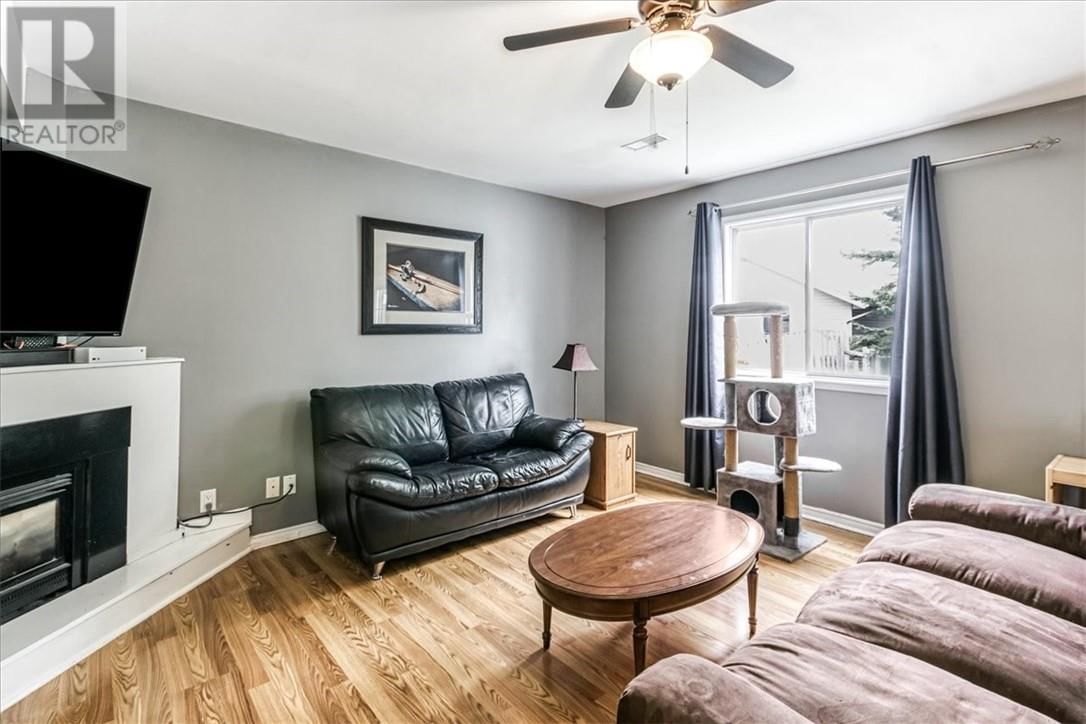 14 CHANTAL CRESCENT Image 28