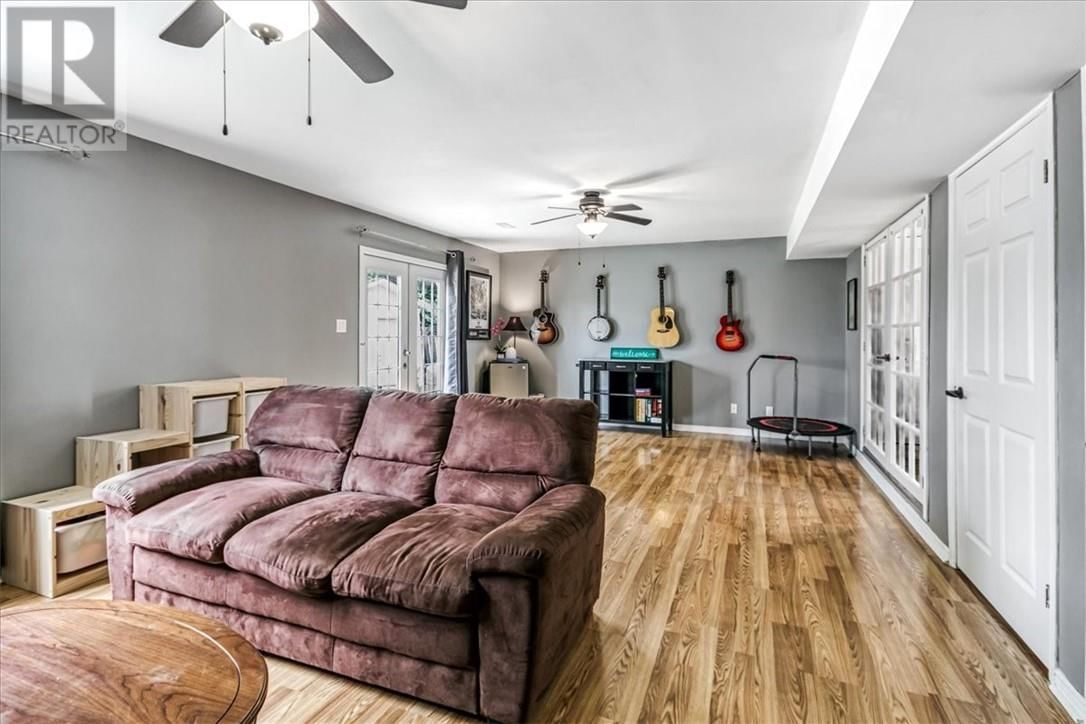 14 CHANTAL CRESCENT Image 30