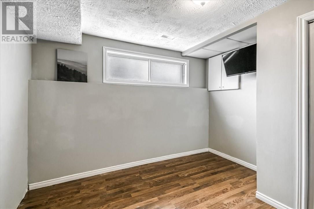 14 CHANTAL CRESCENT Image 31