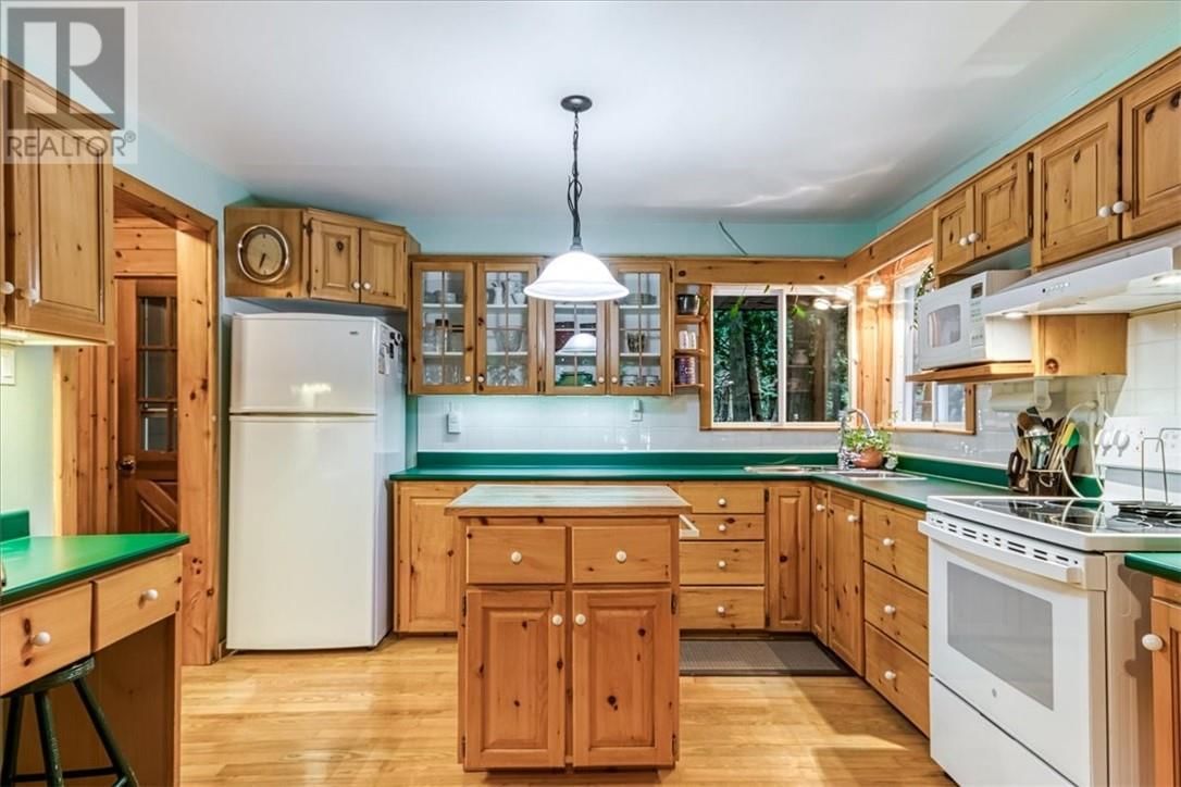 144 SOUTH BAY DRIVE Image 3