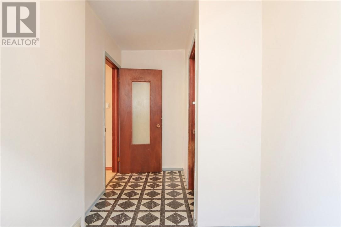 76 LOGAN AVE Image 10