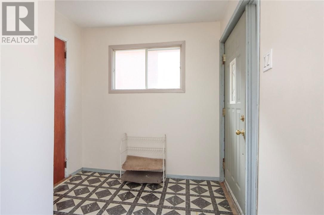 76 LOGAN AVE Image 11