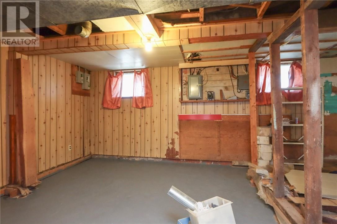 76 LOGAN AVE Image 19