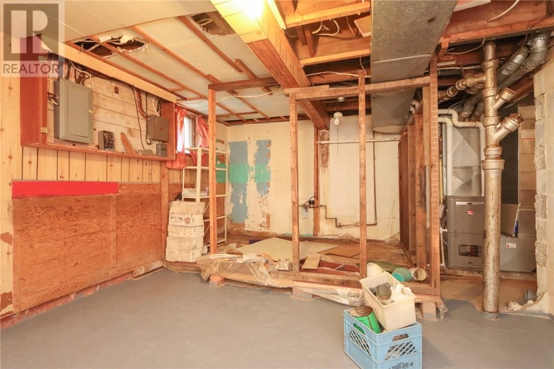 76 LOGAN AVE Image 20