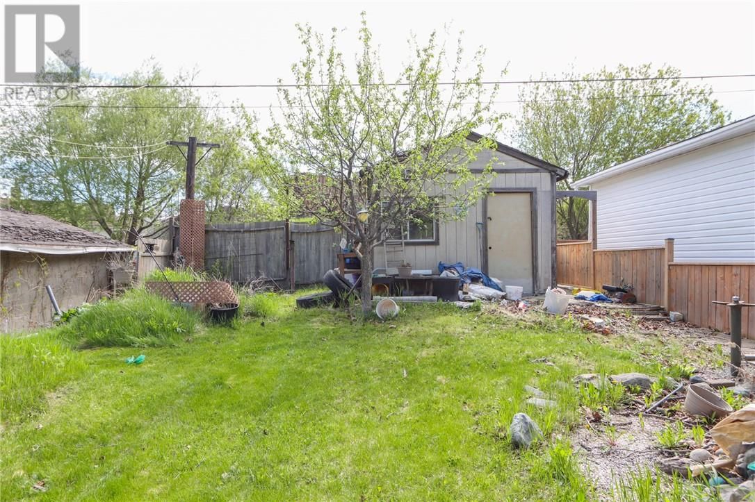 76 LOGAN AVE Image 22