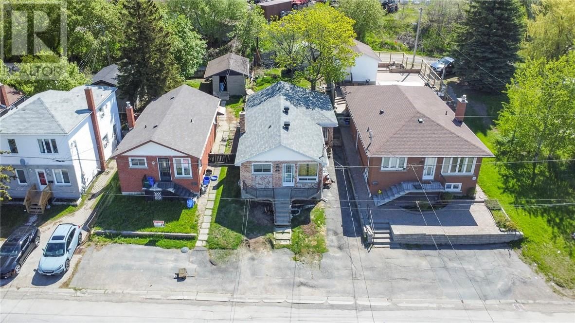 76 LOGAN AVE Image 23