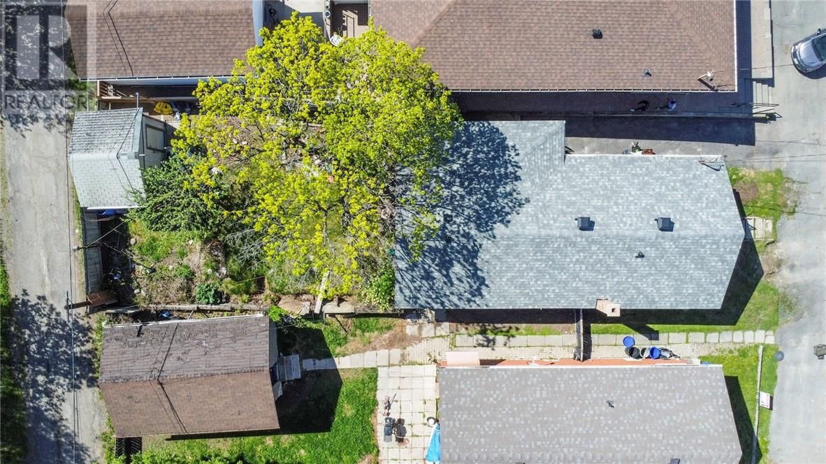 76 LOGAN AVE Image 24