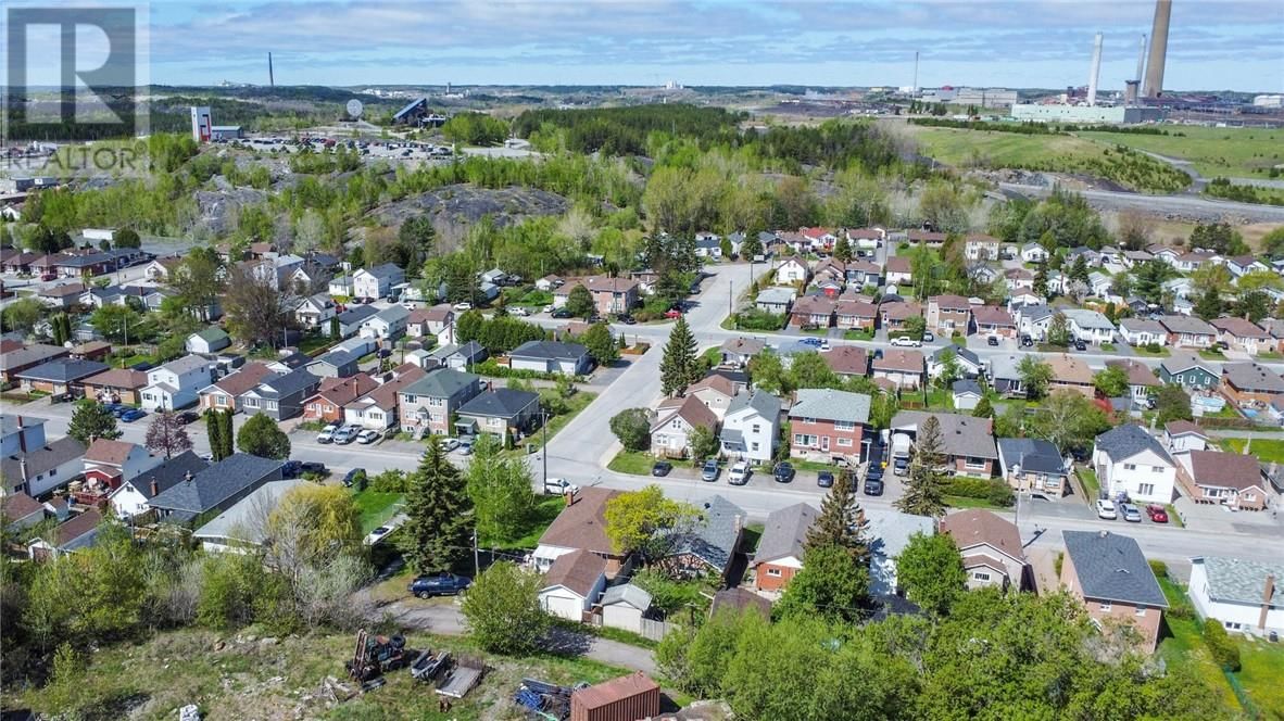 76 LOGAN AVE Image 26