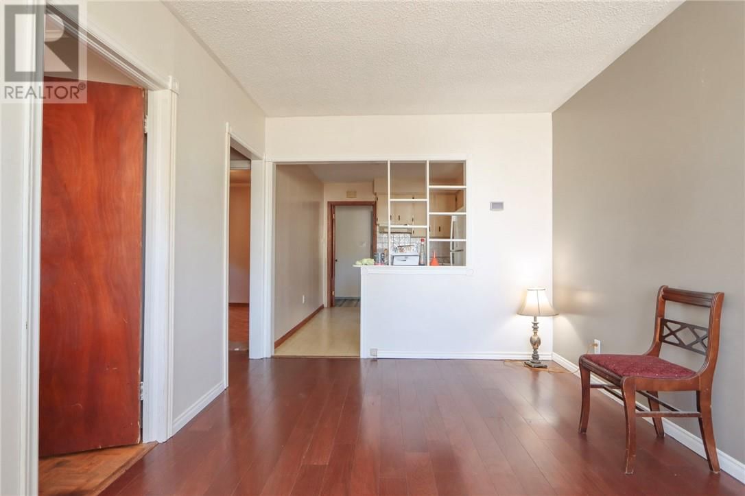 76 LOGAN AVE Image 3