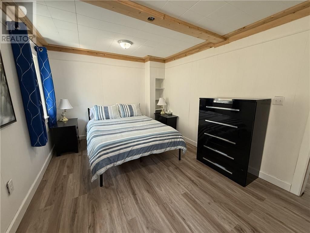 4 ELEANOR STREET Image 22