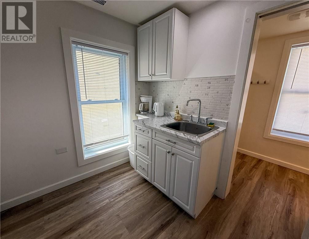 4 ELEANOR STREET Image 24