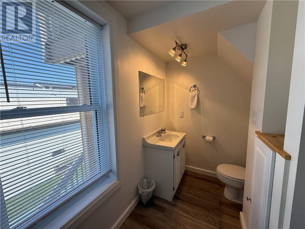 4 ELEANOR STREET Image 27