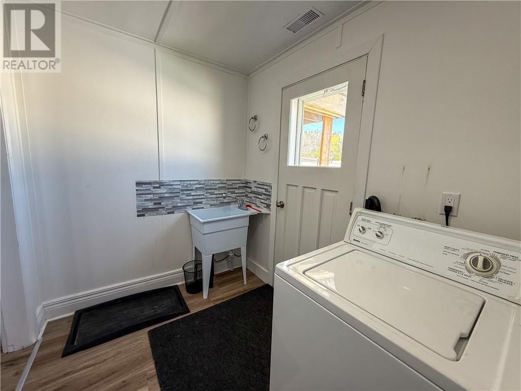 4 ELEANOR STREET Image 29