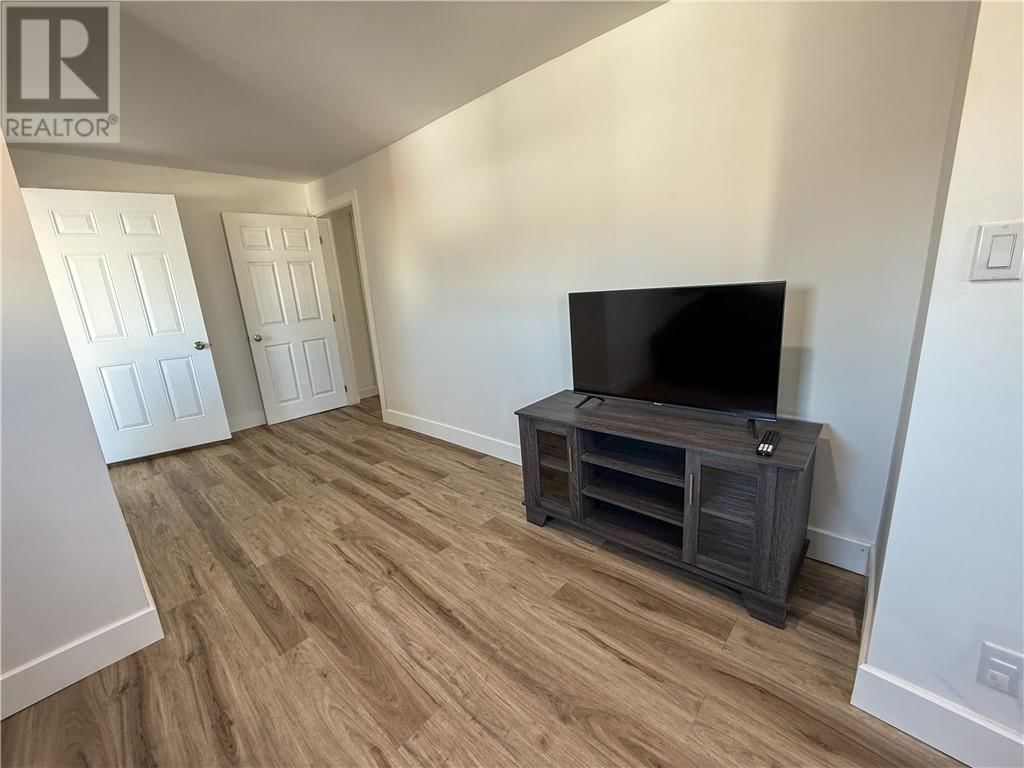 4 ELEANOR STREET Image 30