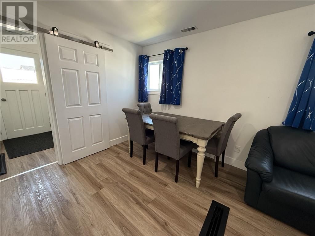 4 ELEANOR STREET Image 31