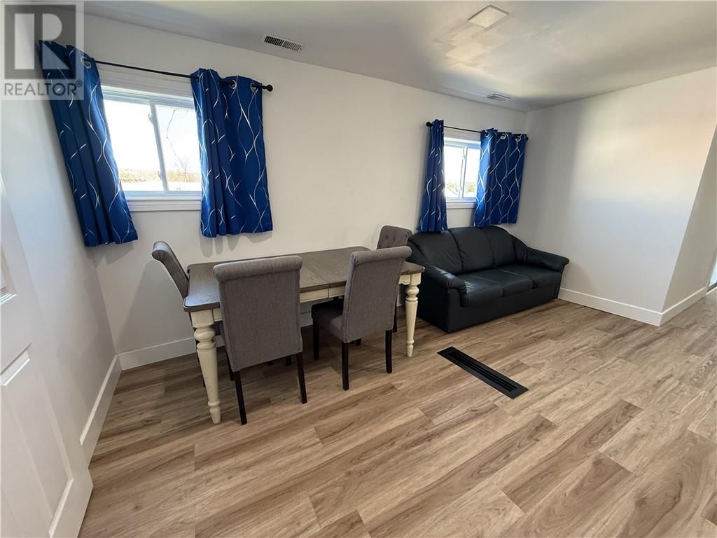 4 ELEANOR STREET Image 32