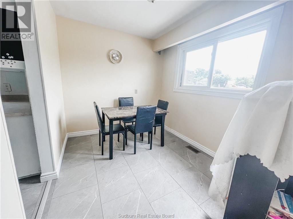 1 - 446 ELM STREET Image 6