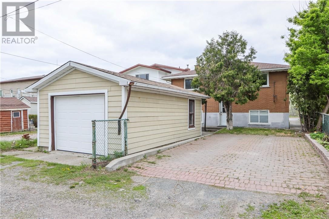 703 ONTARIO STREET Image 3