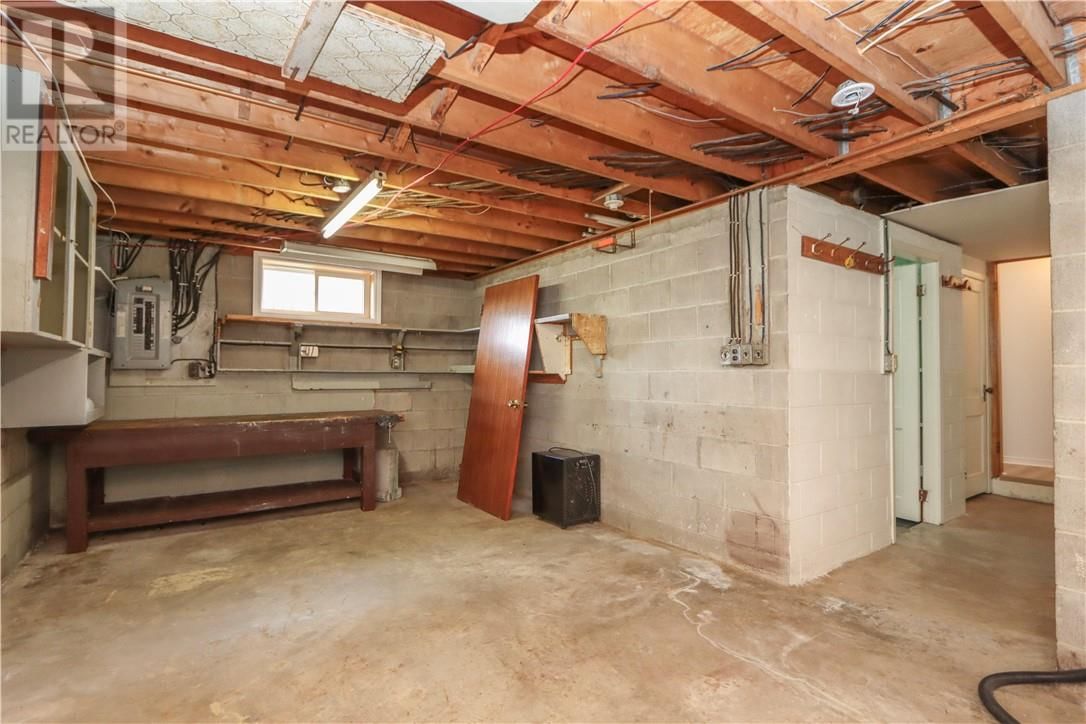 703 ONTARIO STREET Image 35