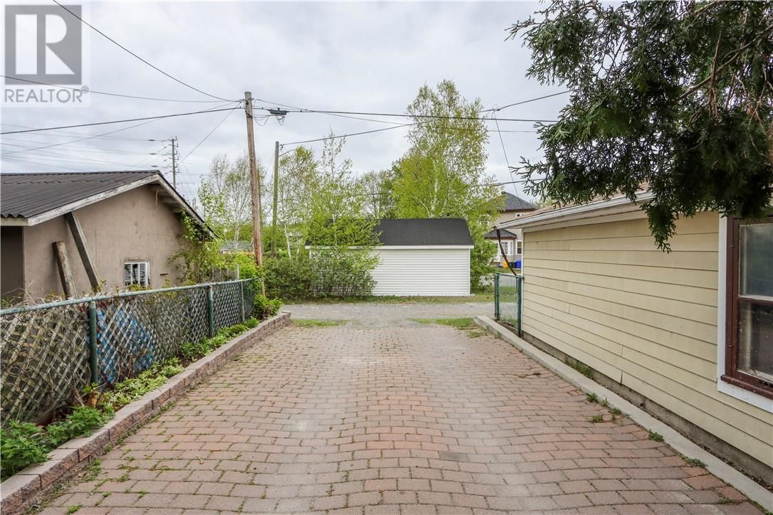 703 ONTARIO STREET Image 37