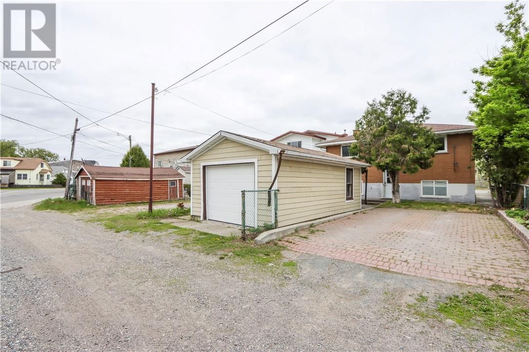 703 ONTARIO STREET Image 38