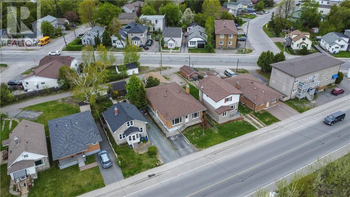 703 ONTARIO STREET Image 40