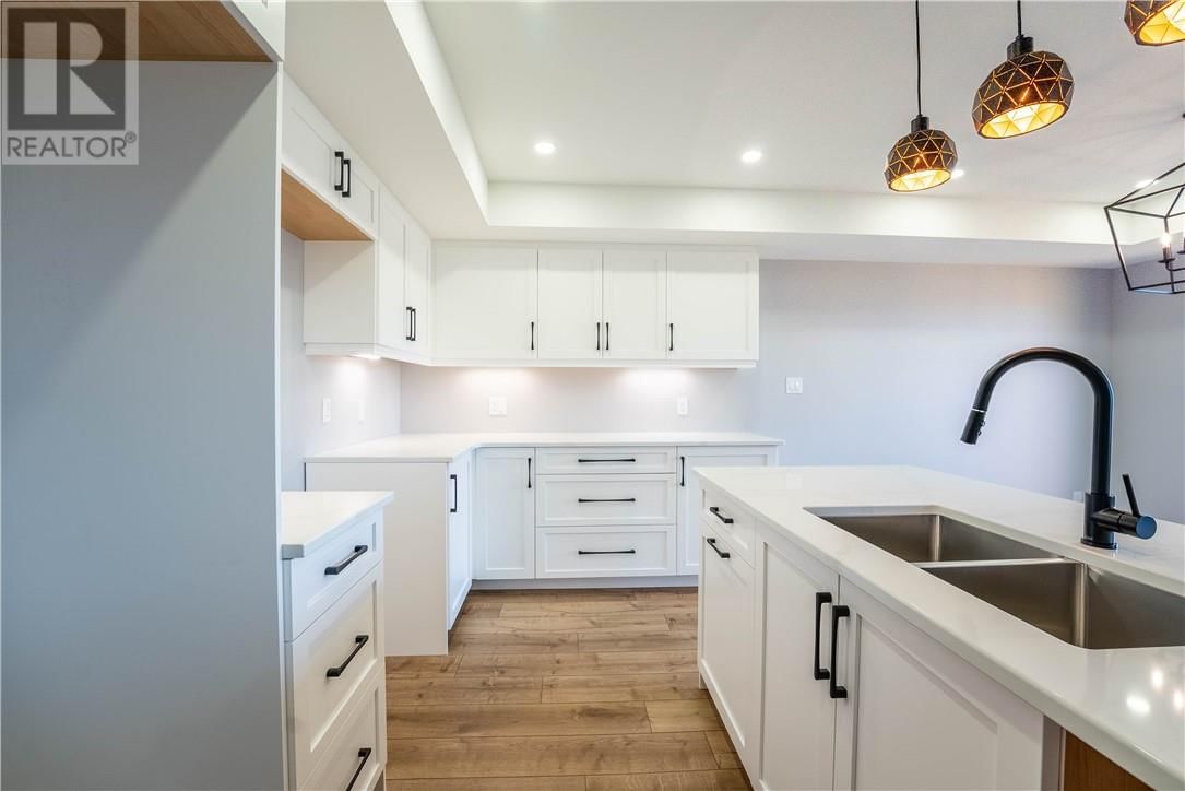 2951 RUBY STREET Image 5