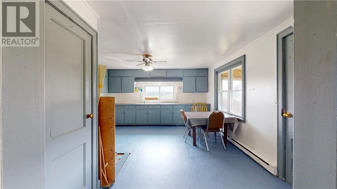 638 SOUTH LINE ROAD Image 24