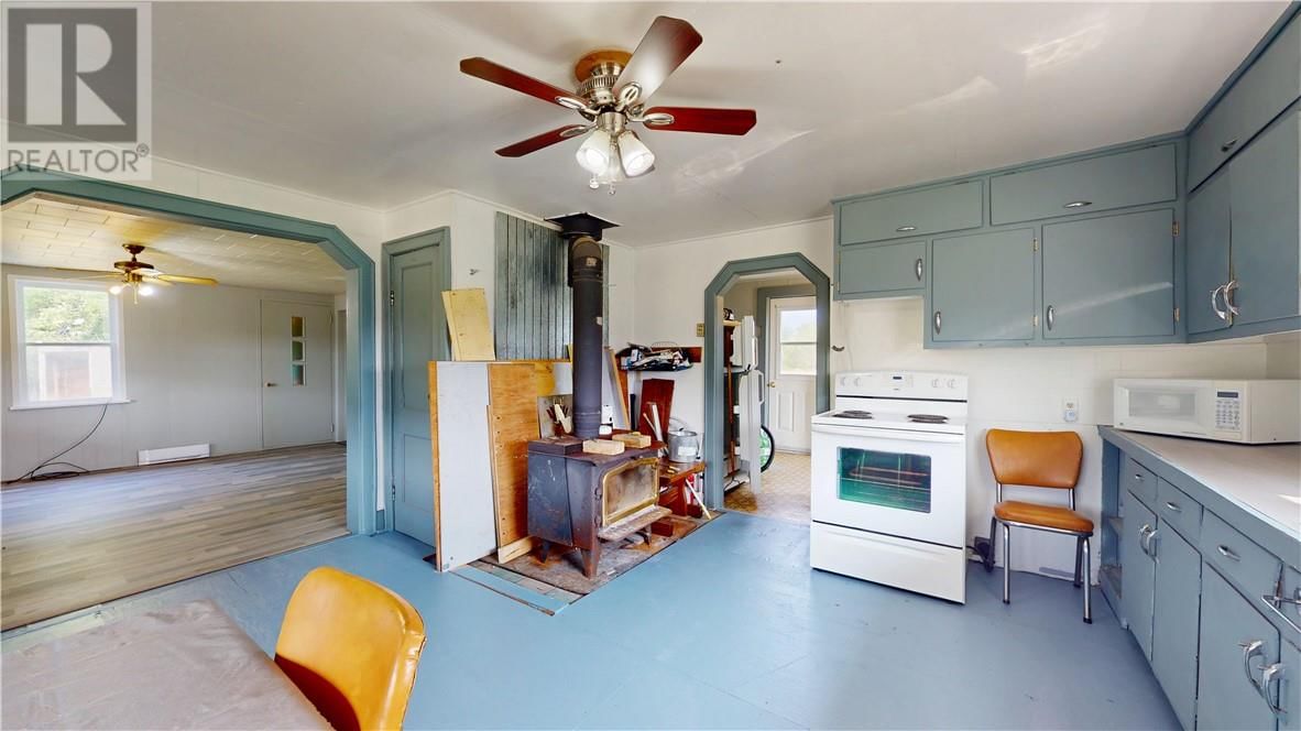 638 SOUTH LINE ROAD Image 31
