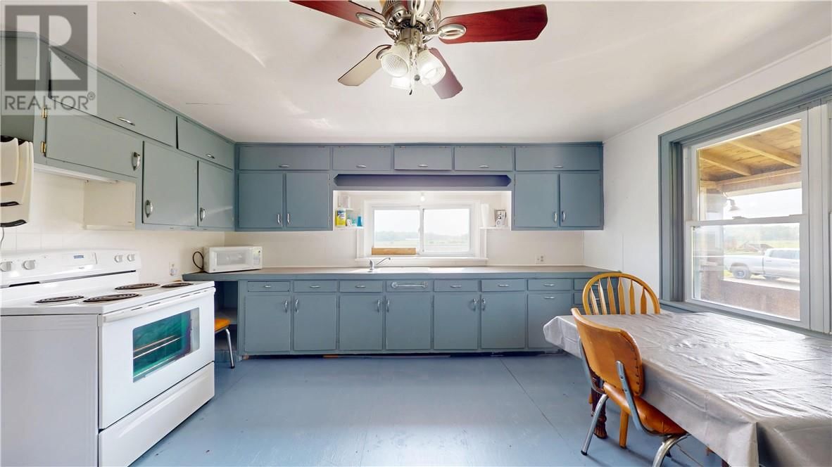 638 SOUTH LINE ROAD Image 33