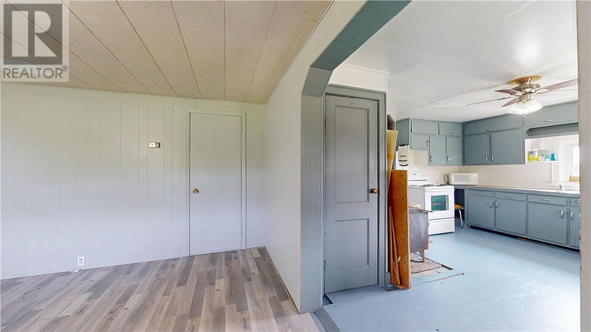 638 SOUTH LINE ROAD Image 34
